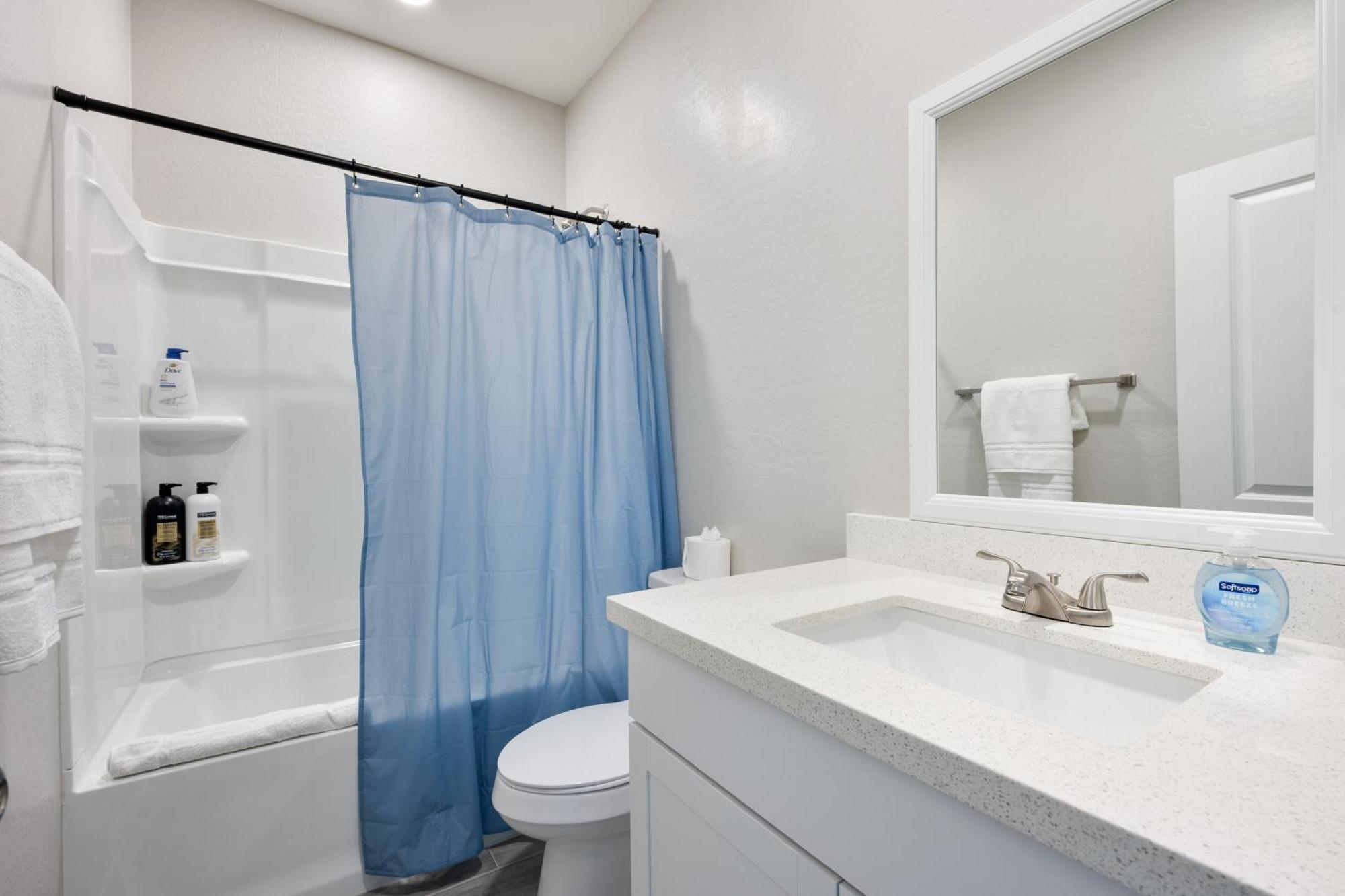 Elegant Two Bedroom Two Bathroom With Premium Comfort And Parking Glendale Exterior foto