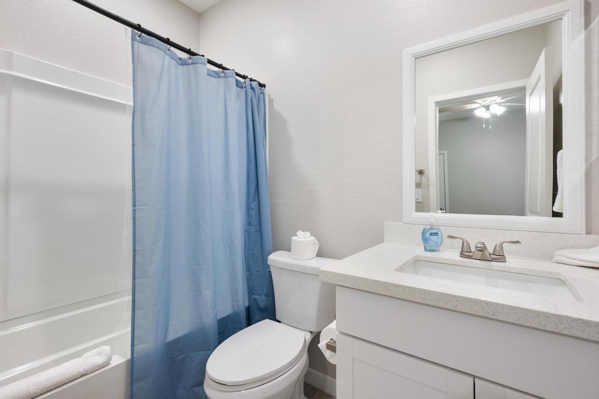 Elegant Two Bedroom Two Bathroom With Premium Comfort And Parking Glendale Exterior foto